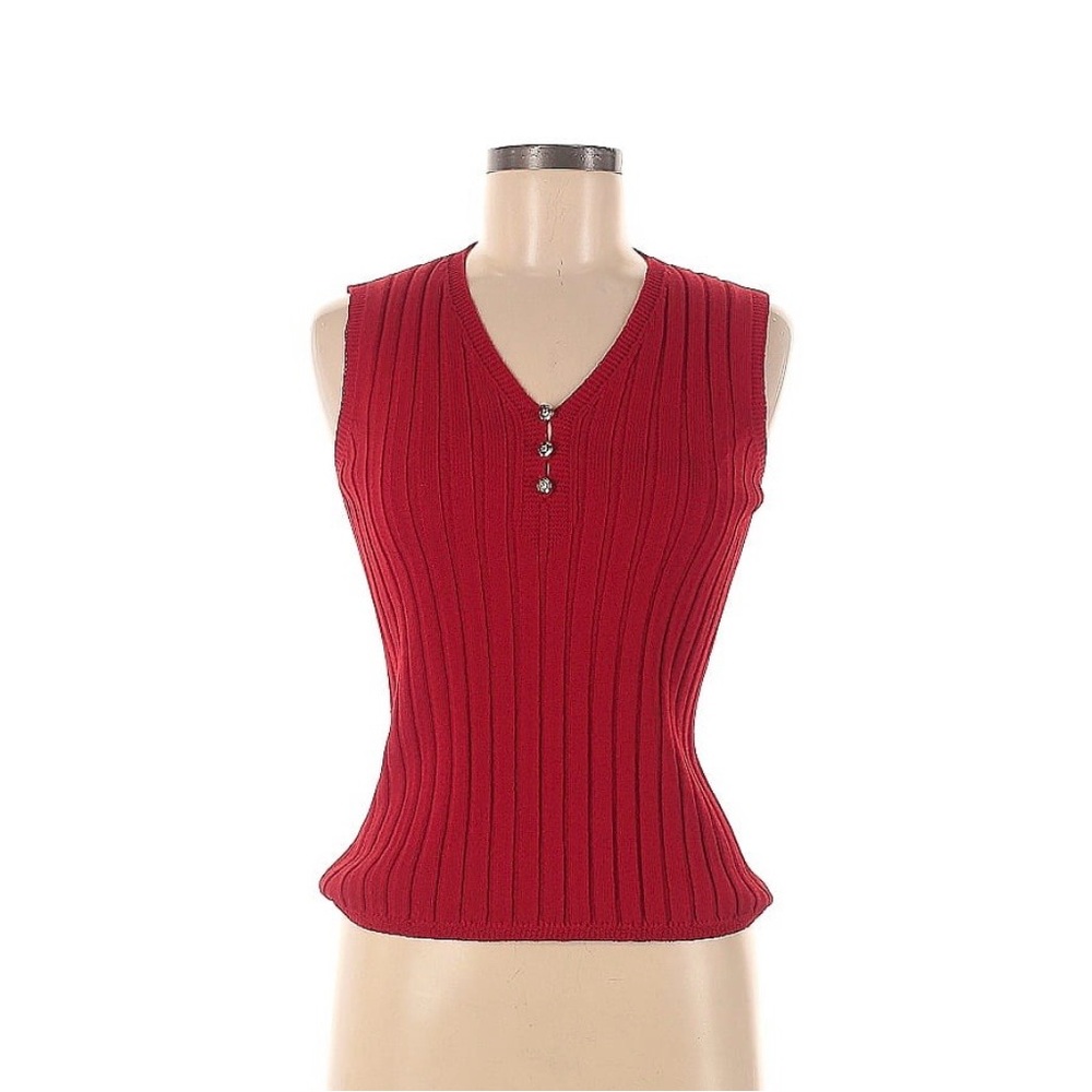 Elegant Red Ribbed Tank Top with Button Detail